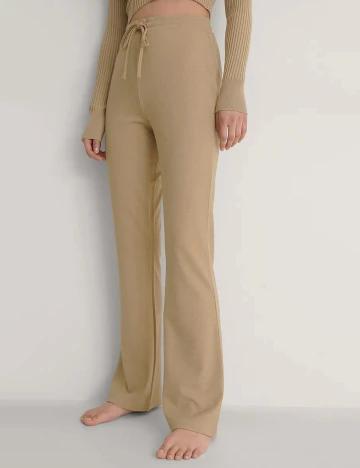 Pantaloni NA-KD, crem, M