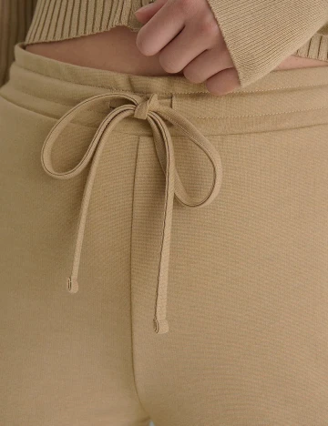 Pantaloni NA-KD, crem, M
