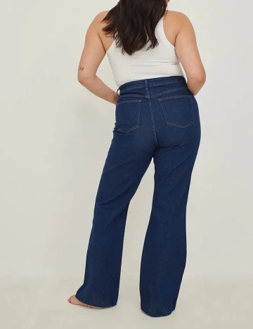 Blugi NA-KD Plus Size, bleumarin Albastru