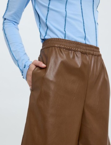 Pantaloni scurti Vero Moda, maro, S