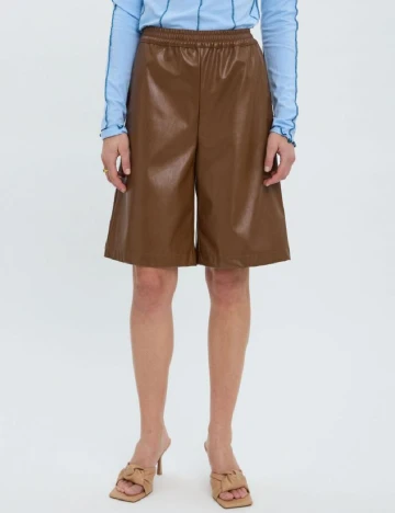 Pantaloni scurti Vero Moda, maro, S