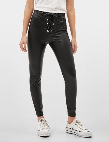 
						Pantaloni Bershka, negru