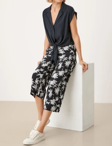 Pantaloni trei sferturi s.Oliver, bleumarin inchis