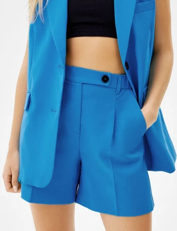 Pantaloni scurti Bershka, albastru, 36