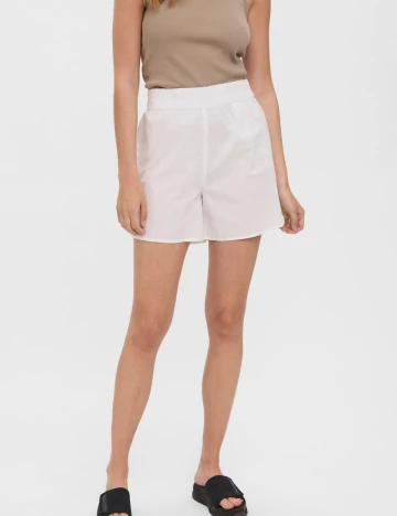 Pantaloni scurti Vero Moda, alb, M