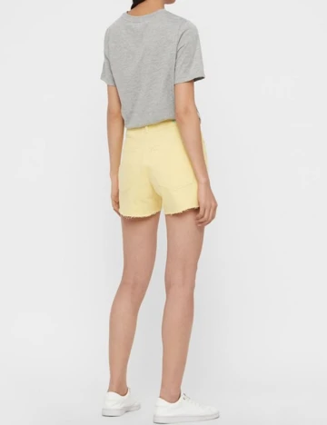 Pantaloni scurti Vero Moda, galben, S