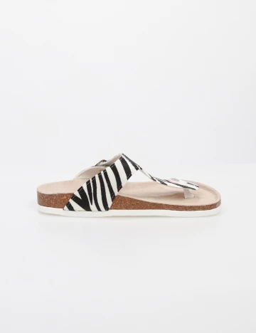Slapi Too Bizzy by Bristol, animal print, 35