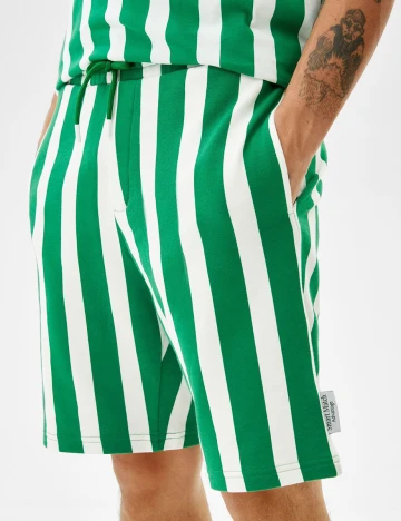 Pantaloni scurti Bershka, verde, S Verde