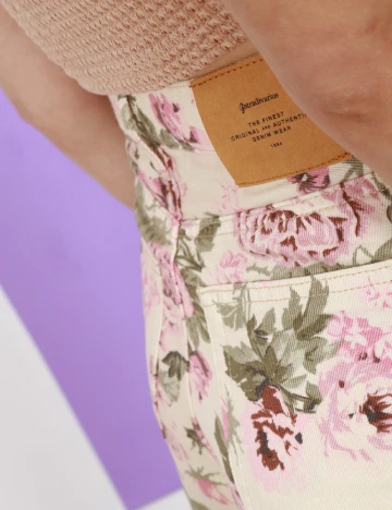 Pantaloni scurti Stradivarius, crem, 32