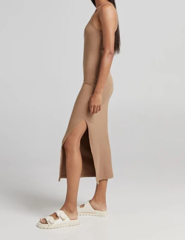 Rochie medie Bershka, maro, S Maro