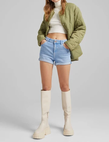 Pantaloni scurti Bershka, albastru, 32