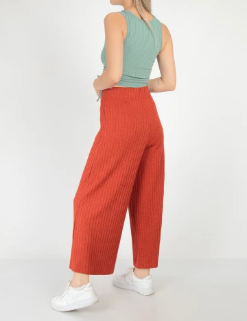 Pantaloni Stradivarius, caramiziu, M Rosu