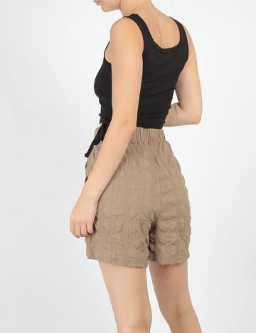 Pantaloni scurti Vero Moda, maro