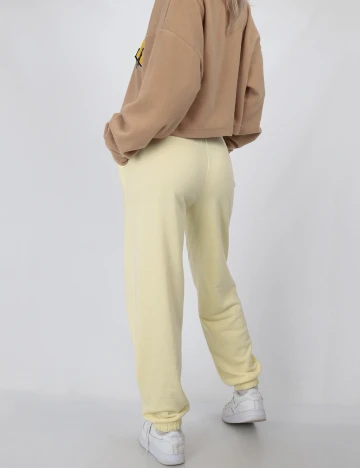 Pantaloni Stradivarius, galben, L