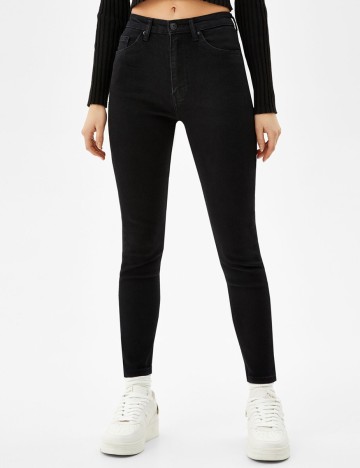 
						Blugi Bershka, negru