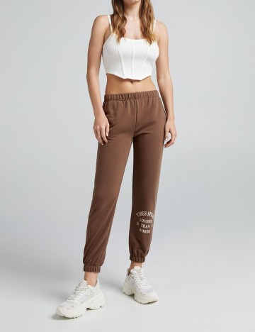 Pantaloni Bershka, maro, L