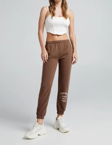Pantaloni Bershka, maro, L