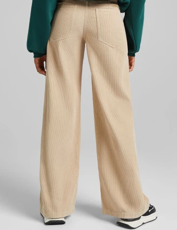 Pantaloni Bershka, crem