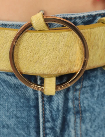 Curea River Island, mustar, S Galben