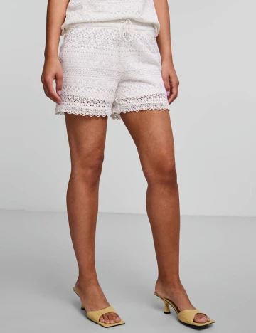 Pantaloni scurti Pieces, alb, L