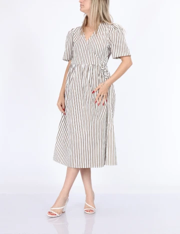 Rochie medie OVERSIZE Pieces, alb/maro Alb
