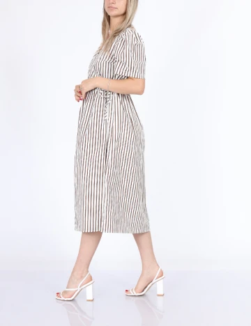 Rochie medie OVERSIZE Pieces, alb/maro Alb