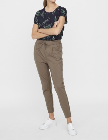 
						Pantaloni Vero Moda, maro