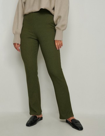
						Pantaloni NA-KD, verde, S