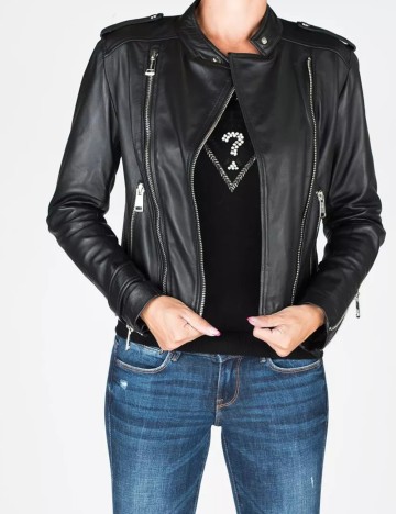 Jacheta Guess, negru