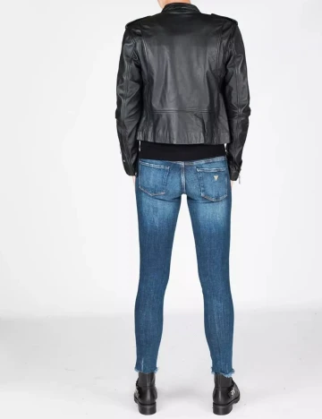 Jacheta Guess, negru Negru