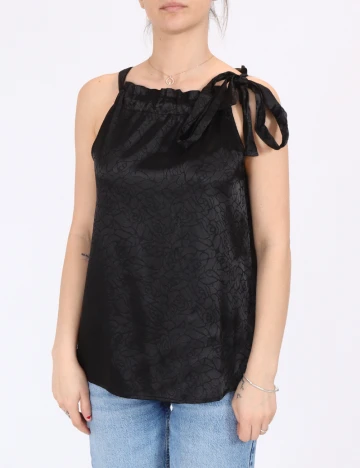 Maiou Ichi, negru Negru