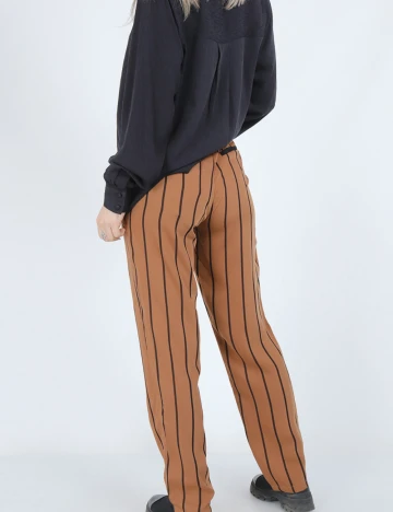 Pantaloni Kaffe, maro