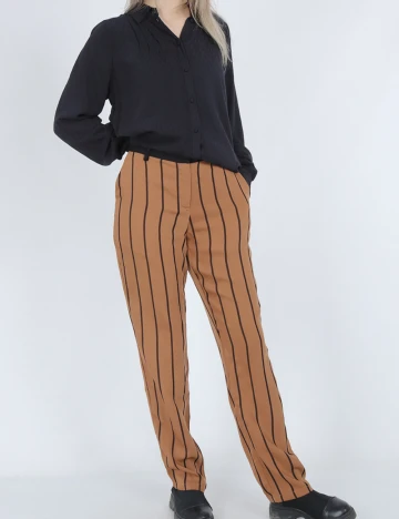 Pantaloni Kaffe, maro