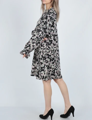 Rochie scurta Vila, negru floral
