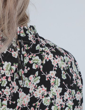 Rochie scurta Vila, negru floral
