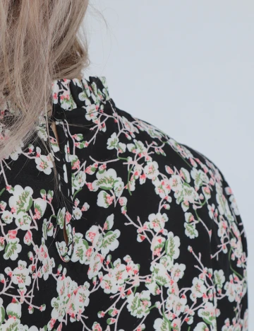 Rochie scurta Vila, negru floral