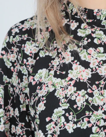Rochie scurta Vila, negru floral