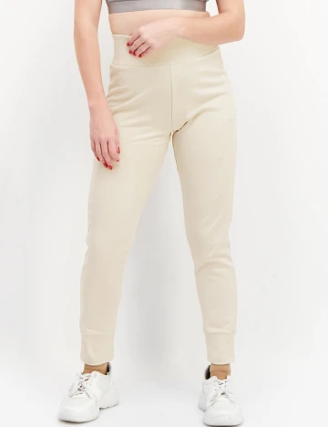 Pantaloni NA-KD, crem