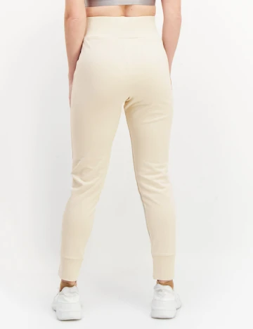 Pantaloni NA-KD, crem
