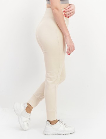 Pantaloni NA-KD, crem
