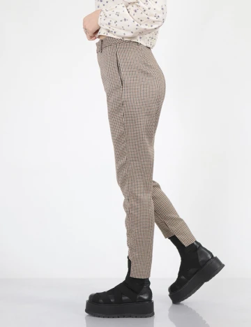 Pantaloni NA-KD, bej