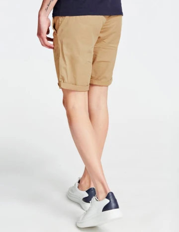 Pantaloni scurti Guess, maro deschis