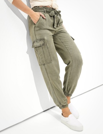 
						Pantaloni American Eagle, verde