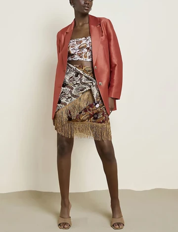 Sacou River Island, caramiziu