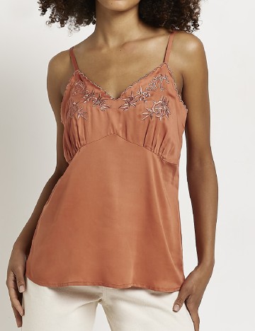 
						Maiou River Island, caramiziu