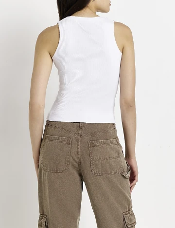 Maiou River Island, alb