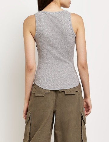 Maiou River Island, gri