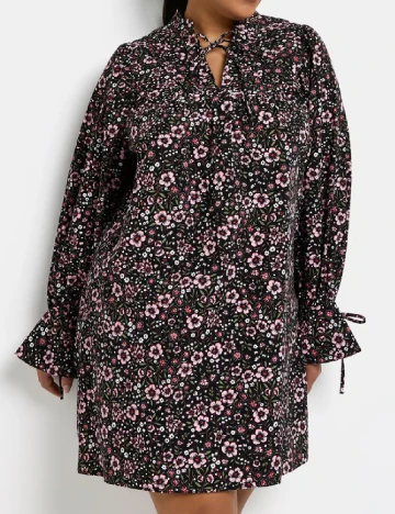 Rochie scurta River Island Plus Size, negru floral