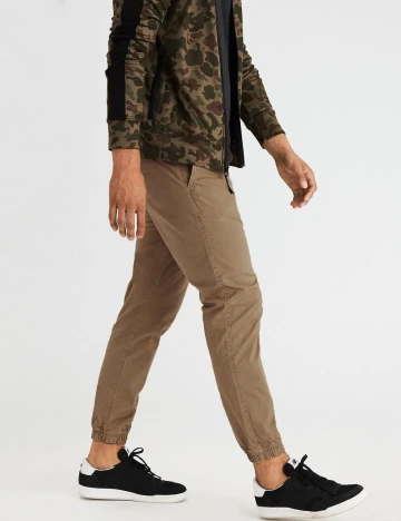 Pantaloni American Eagle, maro inchis