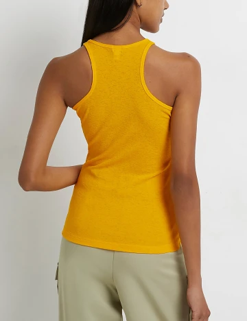 Maiou River Island, portocaliu